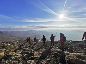 Van UMKE Erek Dağında tırmanma yürüyüşü gerçekleştirdi