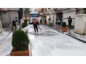 Kızıltepe’de caddeler köpüklü suyla yıkanıyor