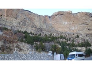 Akdeniz açıklarındaki 5.2’lik deprem Karaman’da kayaları yerinden oynattı