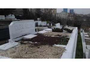 İş adamı Şarık Tara’nın mezarı babalık davası nedeniyle açıldı