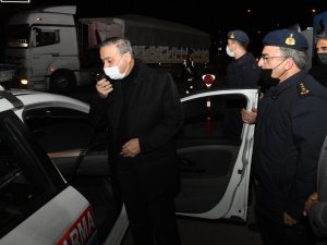 Vali Su, yılbaşı gecesi görev yapan güvenlik güçlerini ziyaret etti