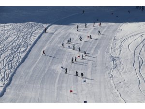 Hakkari’de “Kayak İl Birinciliği” yarışması