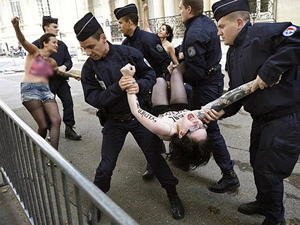 Femen'den bir protesto da idamlara!