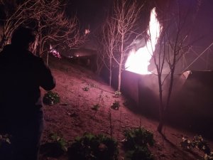 Trabzon Valisi Ustaoğlu: “Yangında şuana kadar 7 ev ve 2 tane samanlık yandı; söndürme çalışmaları sürüyor”