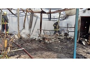 Marmaris Değirmenyanı’nda prefabrik ev tamamen yandı