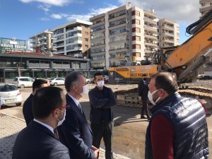 İnegöl Belediye Başkanı Alper Taban, İzmir depremi sonrası çalışmaları yerinde inceledi
