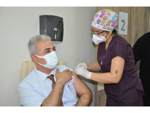 Karaman’da ilk doz aşılar yapılmaya başlandı