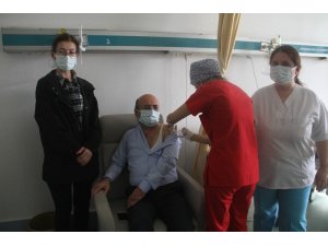 Fethiye’de sağlık çalışanlarına aşı yapılmaya başlandı