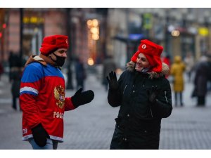 Rusya’da Covid-19 aşısı olanlara maske takma zorunluluğu kaldırılıyor