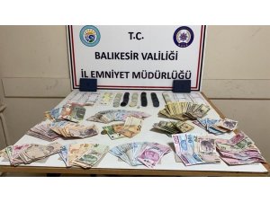 Sındırgı’da kumar oynayan 21 kişiye 100 bin lira para cezası