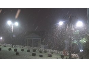 İstanbulda beklenen kar yağışı etkili oldu lapa lapa kar yağdı