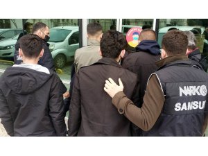 Samsun’da 6 bin 892 adet uyuşturucu hapla yakalanan 6 kişi adliyeye sevk edildi