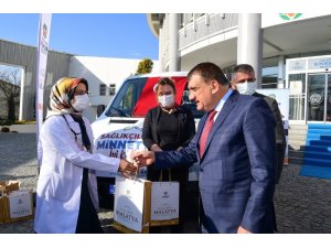 Malatya Büyükşehir Belediyesi’nden sağlıkçılara hediye paketi