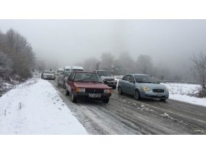 Bartın-Amasra karayolunda trafiğe kar engeli