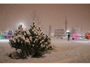 Sivas’ta kar yağışı kartpostallık görüntüler oluşturdu
