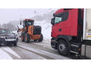 Tunceli-Erzincan karayolu kontrollü şekilde geçişlere açıldı
