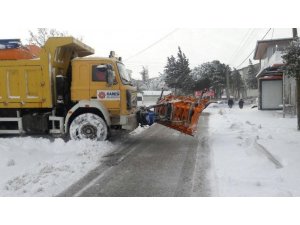 Balıkesir’de kar yağışı nedeniyle 225 kırsal mahalle yolu kapandı