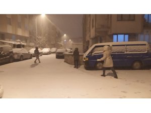 Kütahya’da vatandaşların kar keyfi