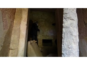 2500 yıllık mezar oda gizemini koruyor