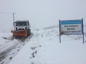 İnegöl Belediyesi karla mücadeleyi aralıksız sürdürüyor