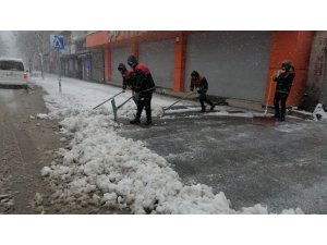 Tatvan Belediyesinden karla mücadele çalışması