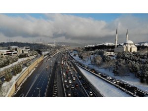 15 Temmuz Şehitler Köprüsü’nde trafik yoğunluğu havadan görüntülendi
