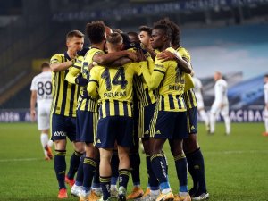 Süper Lig: Fenerbahçe: 2 - Ankaragücü: 0  (İlk yarı)
