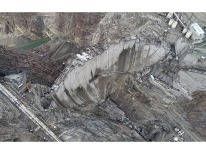 Yusufeli Barajı gövde beton çalışmasında son 4 metreye girildi