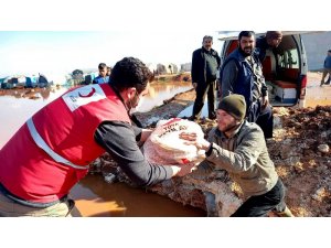 İdlib’deki selzedelere Türk Kızılay yardımı