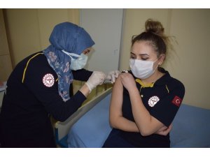İnhisar’da CoronaVac aşısı uygulanmaya devam ediyor