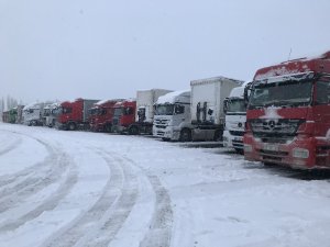 Iğdır-Doğubayazıt yolu ağır tonajlı araç trafiğine kapatıldı