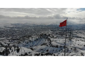 Bin 200 rakımlı Harput’ta kar güzelliği