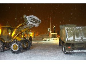 Malazgirt Belediyesinden kar temizleme çalışması