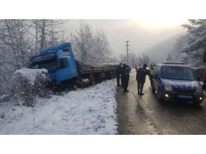 Karabük’te kar yağışı etkili oldu, kazalar ardı sıra geldi