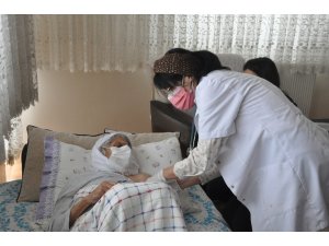 Şırnak’ta 90 yaş ve üzeri vatandaşlar için evde aşı yapılmasına başlandı