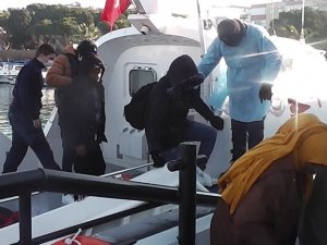 İzmir’de 32 göçmen kurtarıldı