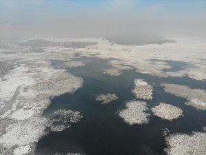 Sıcaklığın eksi 16’ya düştüğü Düzce’de Efteni Gölü buz tuttu