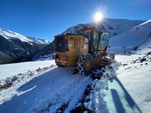 Trabzon’da karla mücadele çalışmaları sürüyor