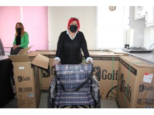 Rüyasında gördüğü milli sporcu Semih Erden, 10 adet tekerlekli sandalye bağışladı