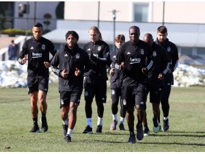 Beşiktaş, Göztepe maçı hazırlıklarına ara vermeden başladı