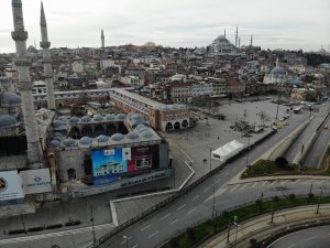 İstanbul’da yollar ve meydanlarda sessizlik hakim