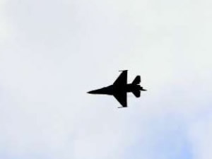 Türk F-16 uçaklarına taciz
