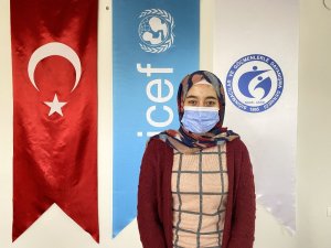 Suriyeli Sidra daha iyi bir hayat için üniversite eğitimine devam ediyor