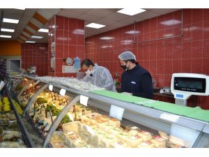 Sultanbeyli’deki gıda denetimlerinde 75 işletmeye 557 bin lira ceza kesildi