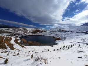 Torosların incisi Dipsiz Göl’de kış güzelliği
