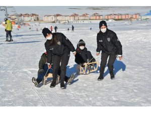 Sarıkamış Polis Gücü Spor Kulübünün kayak eğitimi devam ediyor