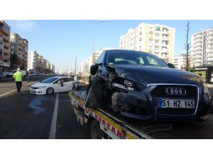 Diyarbakır’da kayganlaşan yolda zincirleme trafik kazası: 1 yaralı