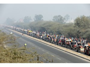 Hindistan’daki Cumhuriyet Bayramı kutlamalarında çiftçilerden "traktörlü" eylem
