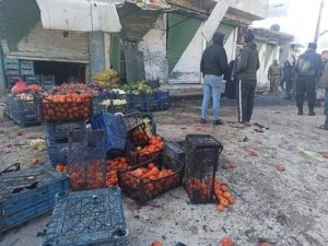 MSB: "Teröristler, Tel Abyad şehir merkezinde patlattıkları bomba ile 3 masum sivili katlederken, 2 sivili de yaraladı. Yaralılar, Akçakale Devlet Hastanesine sevk edildi."