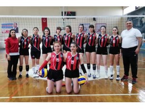 Turgutlu Belediyespor Genç Kızlar Voleybol takımı galibiyetle başladı